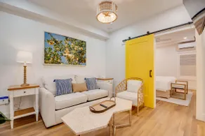 Sunshine State at Custom House Inn | Bright Studio - Image 2