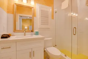 Sunshine State at Custom House Inn | Bright Studio - Image 4