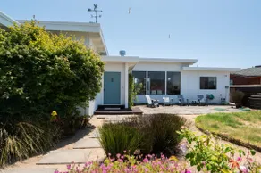 Light & Airy Living on Seadrift Lagoon w/ Hot Tub - Image 2
