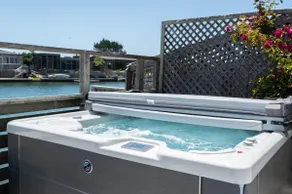 Light & Airy Living on Seadrift Lagoon w/ Hot Tub - Image 4