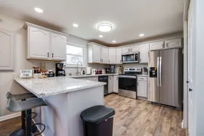 Game room, King Bed, 10 min to WPAFB, Airport - Image 2