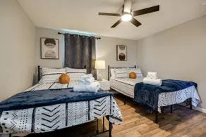 Game room, King Bed, 10 min to WPAFB, Airport - Image 4