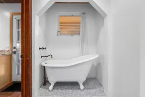Charming 3 Bedroom Home - Image 3