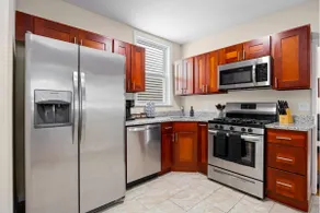 5BR Beach Home - Sleeps 12 - 3 Blocks to Beach - Image 3