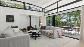 Elegant Abode Only Moments To Macmasters Beach - Image 2
