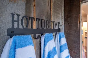 Scenic Rt 4: Hot tub, minutes to everything! - Image 5