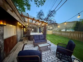 Scenic Rt 4: Hot tub, minutes to everything! - Image 3