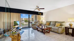 Relaxing Ocean Condo Steps from the Beach - Image 5