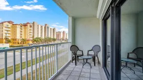 Relaxing Ocean Condo Steps from the Beach - Image 4