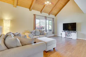 Central Location: Spacious Phoenix Home w Grill - Image 3