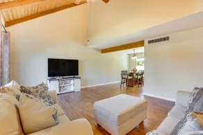 Central Location: Spacious Phoenix Home w Grill - Image 5
