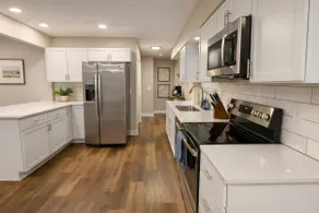 Grand Park | King Suite | Fenced Yard | Sleeps 8 - Image 2