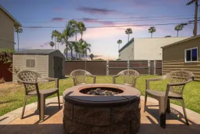 Walk to the Beach Private Backyard and Fire Pit - Image 4