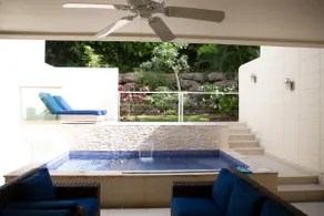 Luxury Loft Style Townhouse + Pool – Walk to Beach - Image 3