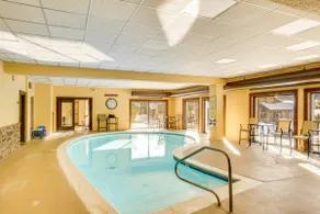 Snow Mountain Condo: Hot Tub + Shuttle to Resort - Image 2