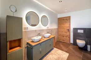 ROFANLODGE Gutschlhofer - A house with a view, a terrace and parking - Image 3