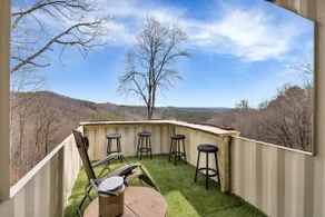Valhalla: Cliff-Edge Suite · Forest Views · Tub - Image 3