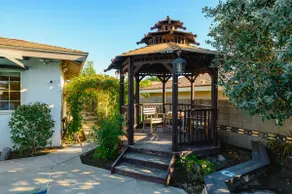 Luxury Estate with Sparkling Pool & Elegant Amenities - Image 2