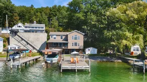 Under Vineyard: \"Ideal Lakeside Retreat\" - Image 3