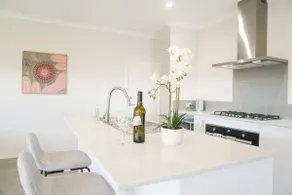 StayAU Spacious Seaside 5BRM Haven in Perth - Image 4