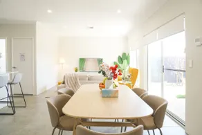 StayAU Spacious Seaside 5BRM Haven in Perth - Image 2