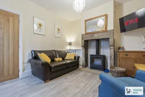 Pear Tree Cottage Pool Table 15mins drive to Alton Towers - Image 3