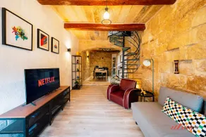 Charming Village Escape with Jacuzzi & Games Room - Image 2