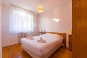 Sweet Villa Burgundy - Image 3