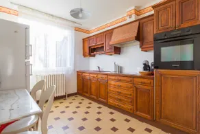 Sweet Villa Burgundy - Image 4