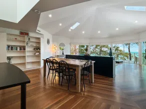 Spacious 4-Bed Home with Coastal Charm - Image 2