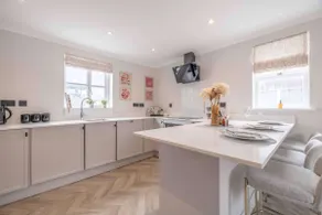 Stylish 2 Bed with Parking, 5 Min Walk to Windsor - Image 2