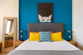 Stylish flat w/ balcony overlooking the sea - Image 4