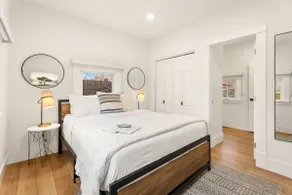 Chic Luxury Retreat – Old Town Carriage House - Image 5