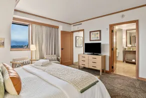 NEW! Luxury Penthouse Suite |Panoramic View - Image 4