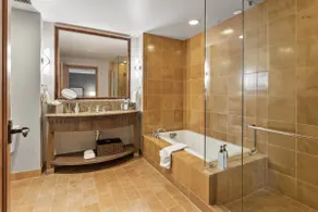 NEW! Luxury Penthouse Suite |Panoramic View - Image 3