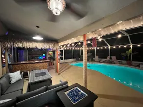 Pool, HotTub,Tiki Bar, Putting Green, Sleeps 16! - Image 2