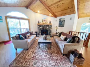 Chalet Lani - HOT TUB - 3 bedroom, 2 bath - Quiet Location! - Image 4