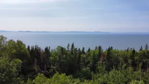 Chalet Le Patrimoine - Peaceful Riverfront Stay - Image 3