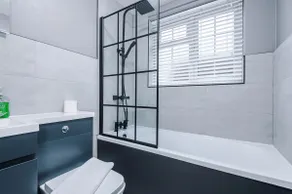 Park & City Access | Spacious Stockport Stay - Image 5