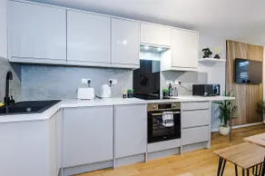 Park & City Access | Spacious Stockport Stay - Image 4