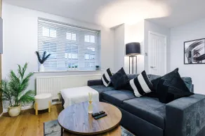 Park & City Access | Spacious Stockport Stay - Image 3