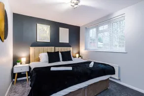 Park & City Access | Spacious Stockport Stay - Image 2