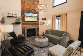 Cabin 7 (1-Bed, Modern-Luxury w. Hot Tub) - Image 2