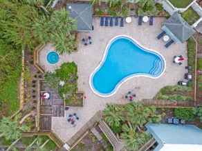 Treetop Beach Condo Sleeps 7! - Image 2