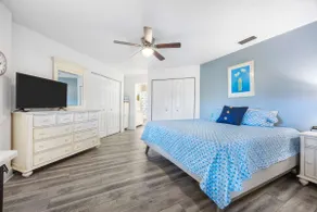 Treetop Beach Condo Sleeps 7! - Image 4