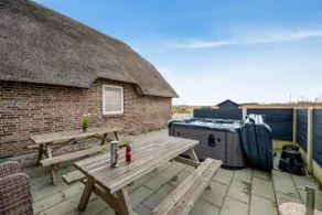 Beautiful Pool House With Outdoor Spa, Built In 2022 - Image 2