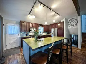 Adventure Home with private hot tub and great yard - Image 2