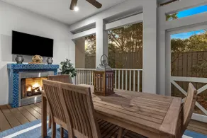 Seagrove Gardens Mins to the Beach, Santa Rosa Retreat w/ A+ Design - Image 2