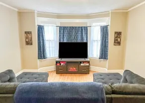 Victorian Downtown Gem, Private Sauna, King Beds - Image 3