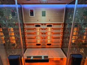 Luxury 4 room apartment with home Cinema & balcony - Image 2